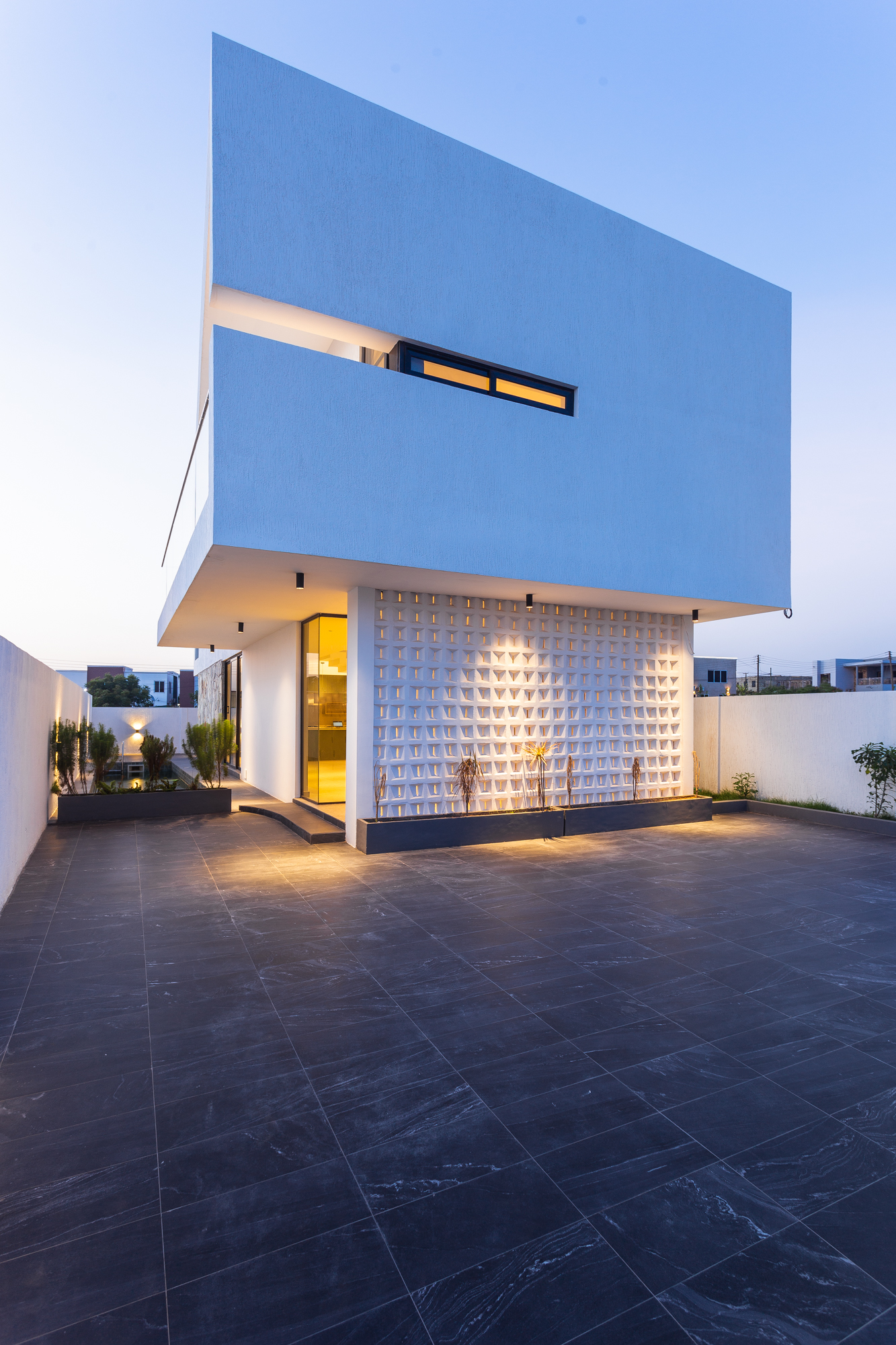 Newton Villa - Thumbnail 2