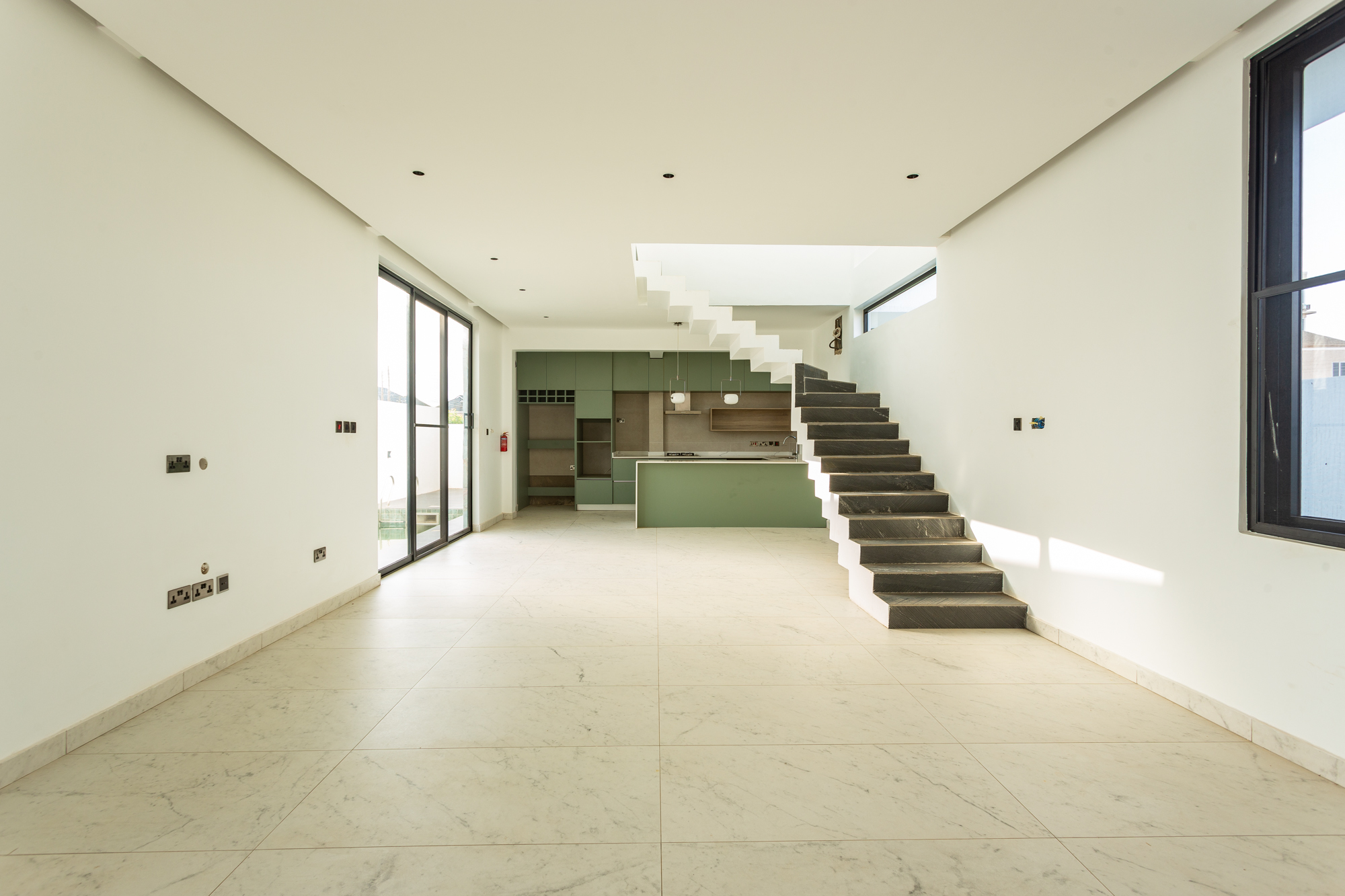 Newton Villa - Thumbnail 3